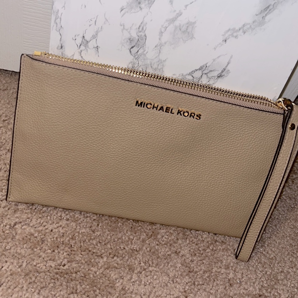 Michael Kors Beige Jet Set Clutch